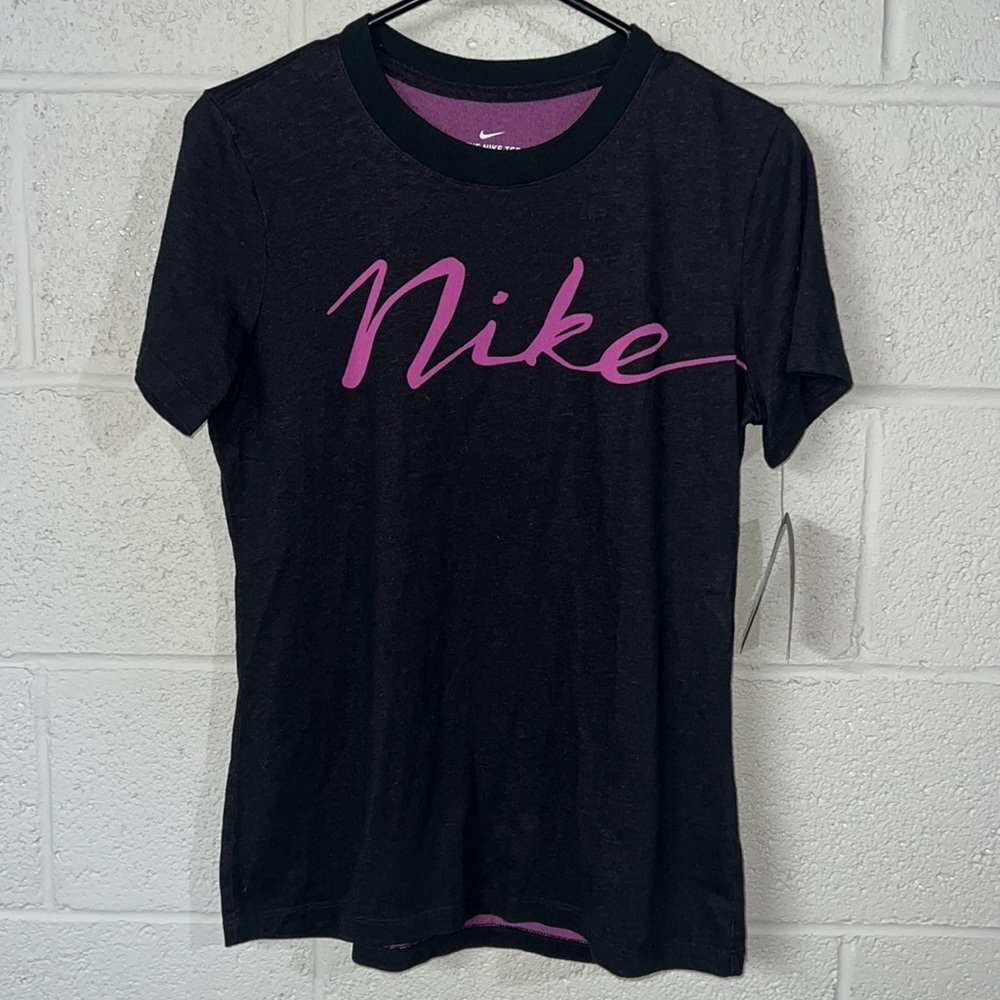 NWT - Nike Women's Charcoal & Pink Graphic T-Shirt - Size Small